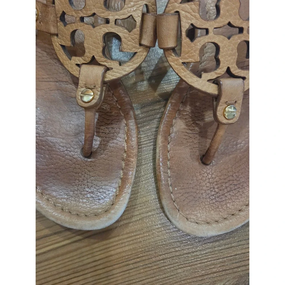 Tory Burch Miller Tan Leather Thong Sandals Gold Logo Medallion Flat Shoes 37